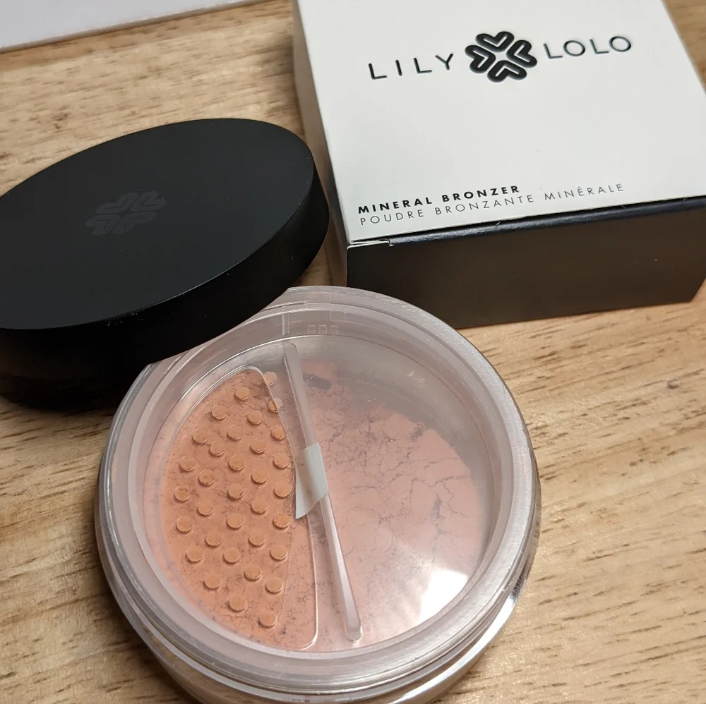 LILY LOLO Mineral Bronzer loose powder. New & Full size